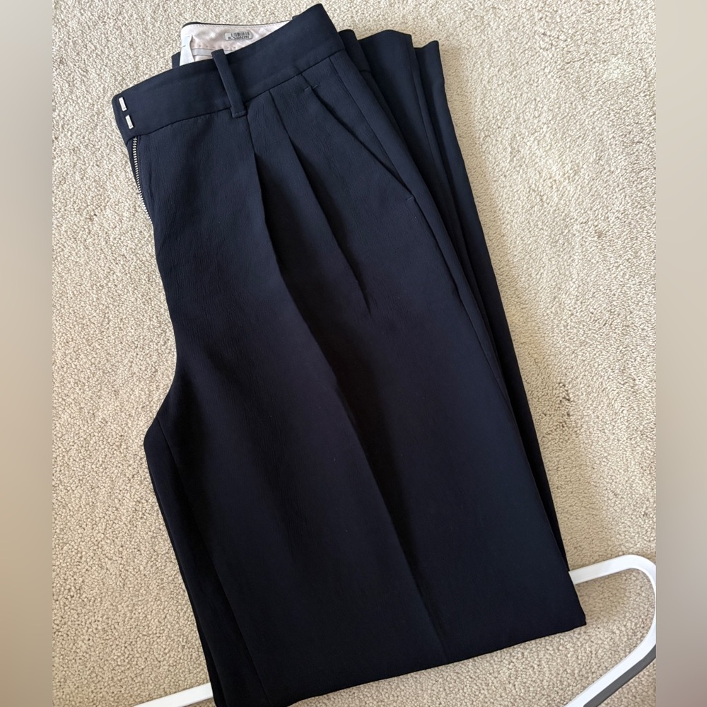 Aritzia Effortless Black Pants